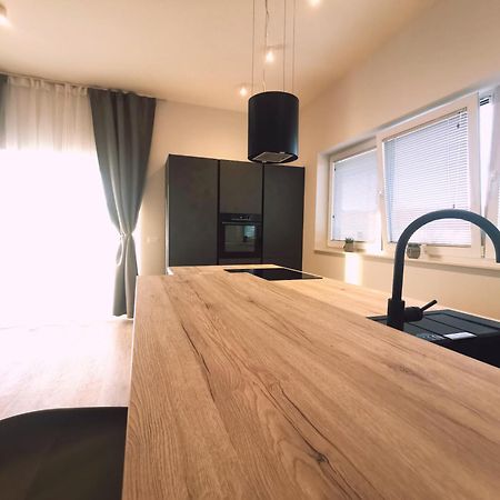 Villa Kora - Luxury Holiday Apartments ลุมบาร์ดา ภายนอก รูปภาพ
