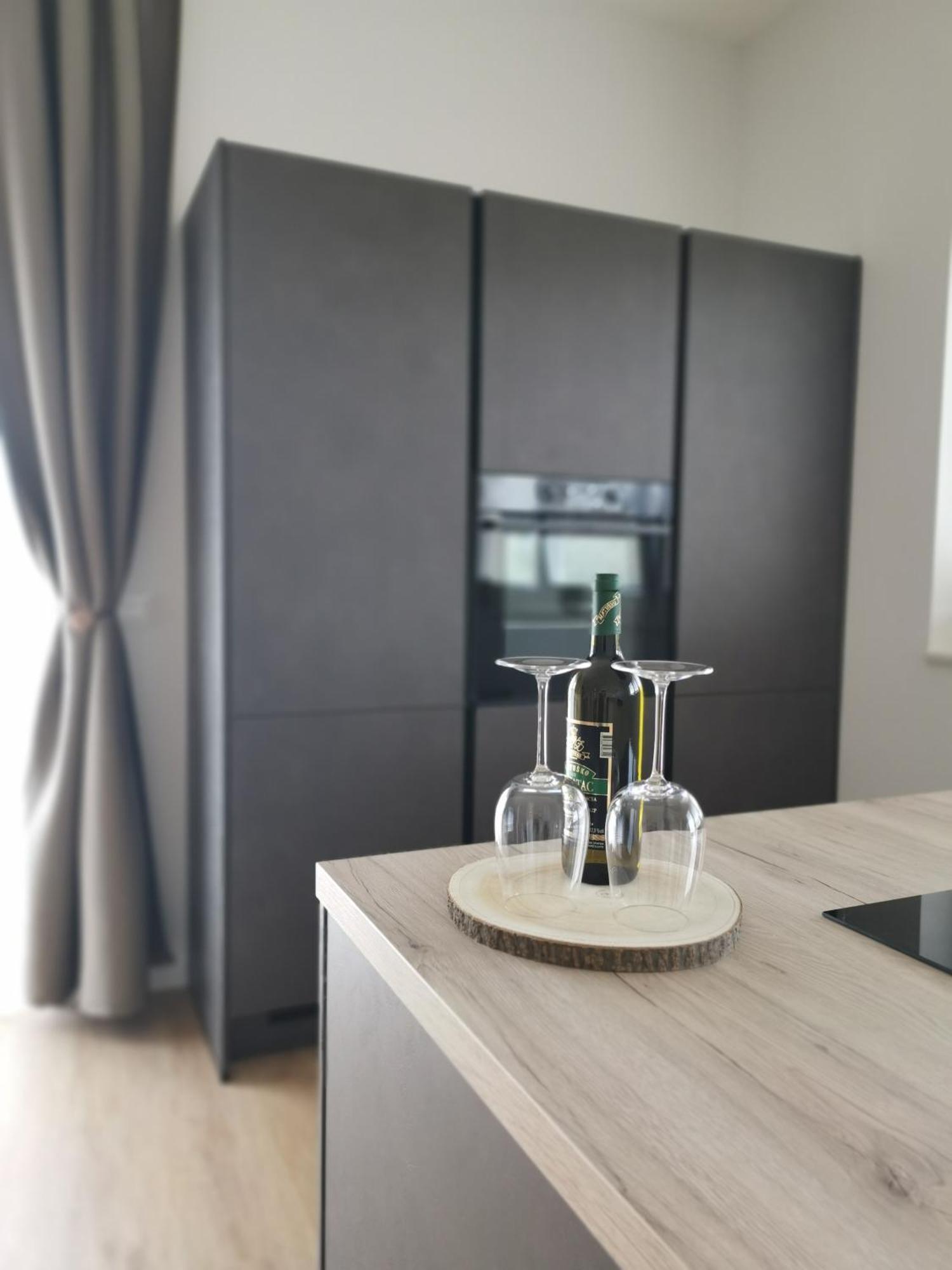 Villa Kora - Luxury Holiday Apartments ลุมบาร์ดา ภายนอก รูปภาพ