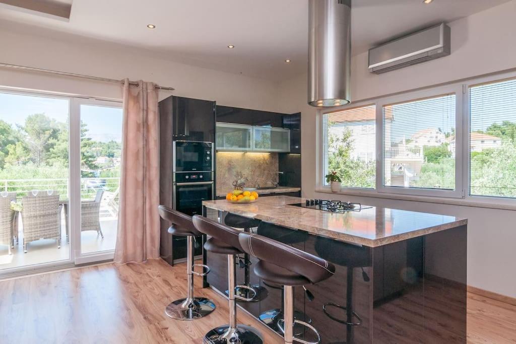 Villa Kora - Luxury Holiday Apartments ลุมบาร์ดา ภายนอก รูปภาพ