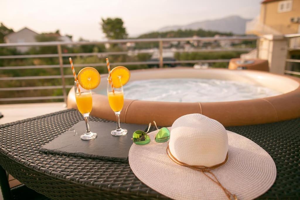 Villa Kora - Luxury Holiday Apartments ลุมบาร์ดา ภายนอก รูปภาพ