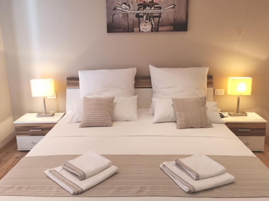 Villa Kora - Luxury Holiday Apartments ลุมบาร์ดา ภายนอก รูปภาพ